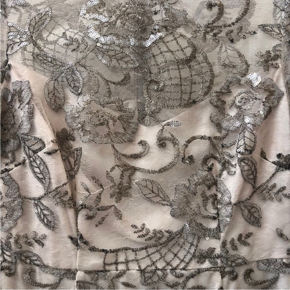 Adrianna Papell bell sleeve beaded sheath cocktail dress in size 8 - Picture 5 of 15